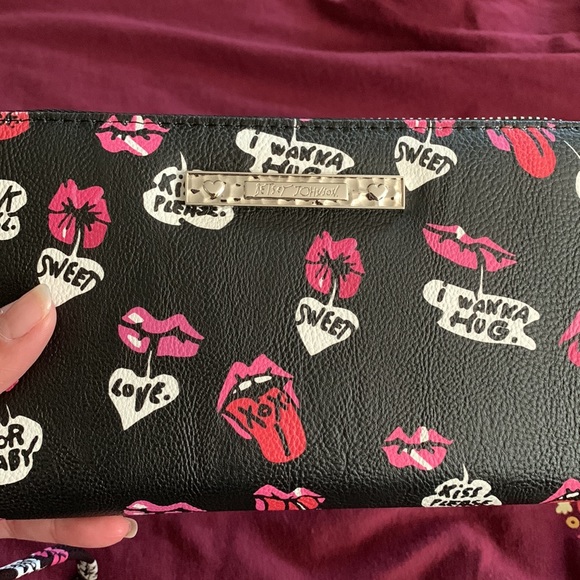 Wallets - Picture 2 of 7